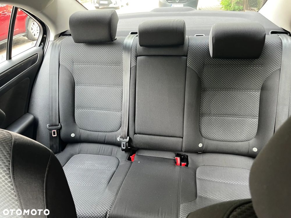Volkswagen Jetta 1.6 TDI Comfortline - 10