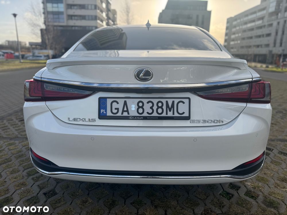 Lexus ES 300h Business Edition - 5