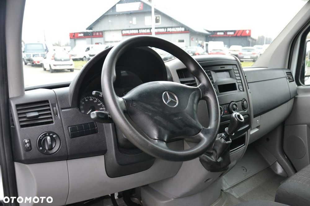 Mercedes-Benz Sprinter - 11