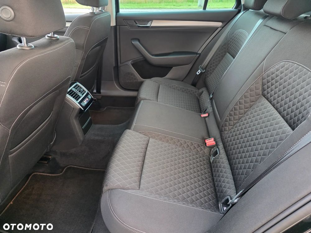 Skoda Superb 2.0 TDI Active DSG - 14
