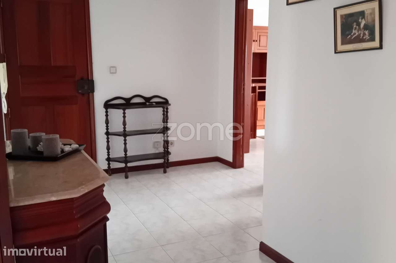 Apartamento T2 no Cacém junto ao nó do IC19 / Estrada Paço d'Arcos - Grande imagem: 2/16