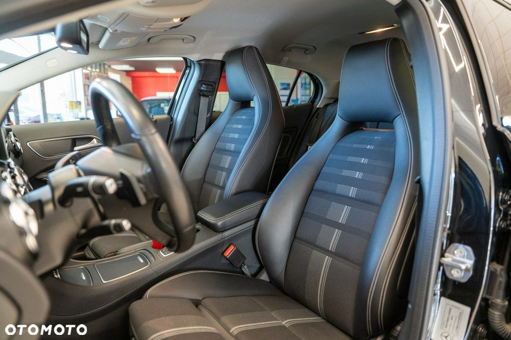 Mercedes-Benz GLA 200 7G-DCT - 24
