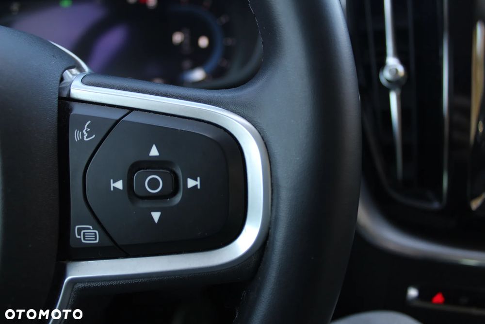 Volvo XC 60 B4 D AWD Geartronic Momentum Pro - 39