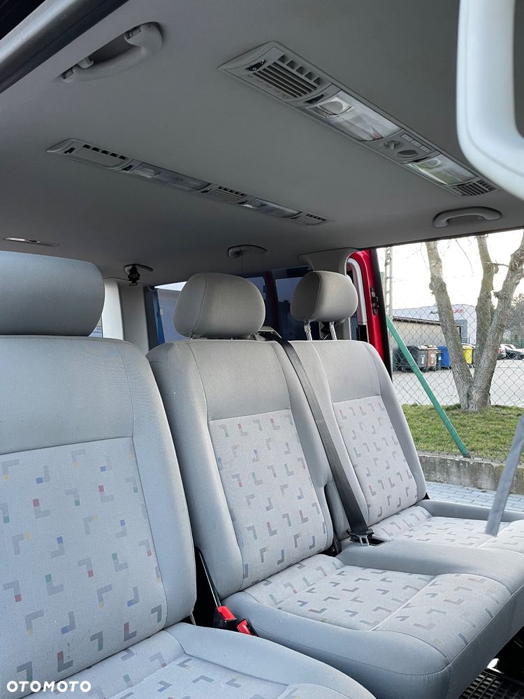 Volkswagen Caravelle - 9