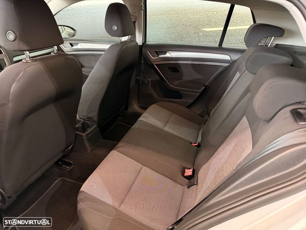 VW Golf 1.6 TDI Confortline - 6