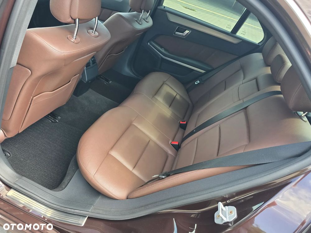 Mercedes-Benz Klasa E 250 CGI BlueEFFICIENCY 7G-TRONIC Avantgarde - 22