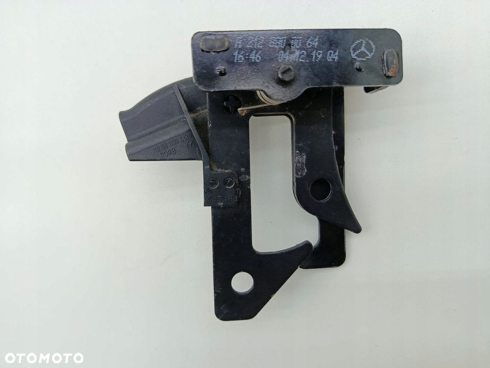 MERCEDES W212 ZAMEK MASKI A2128800064 - 1