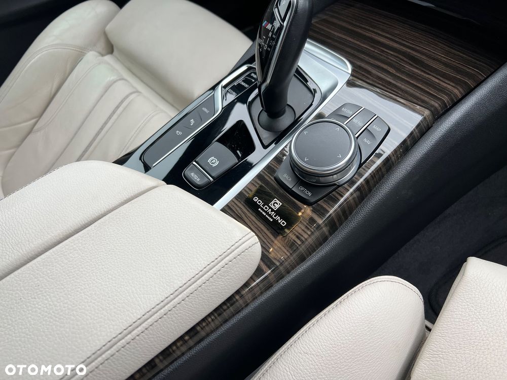 BMW Seria 5 530i Sport Line - 28