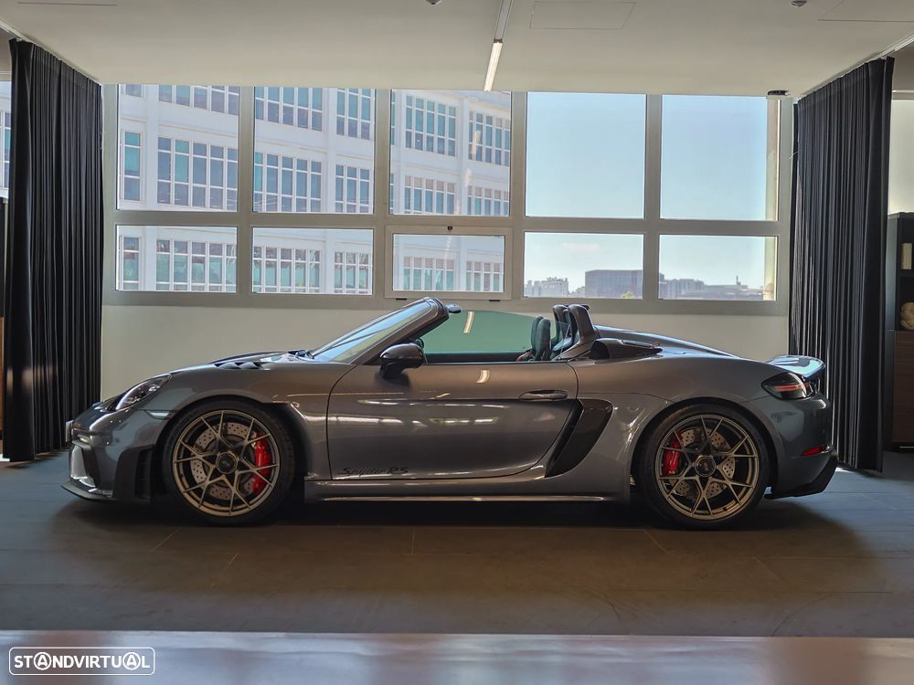 Porsche 718 Spyder - 12