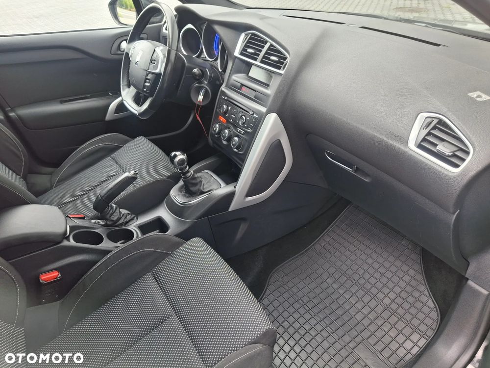 Citroën DS4 e-HDi 110 SoChic - 25