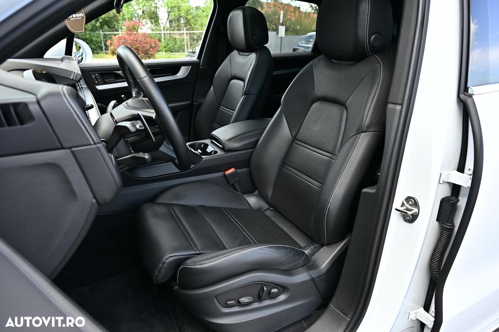 Porsche Cayenne - 8