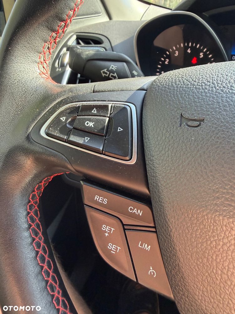 Ford Kuga 1.5 EcoBoost 2x4 ST-Line - 14