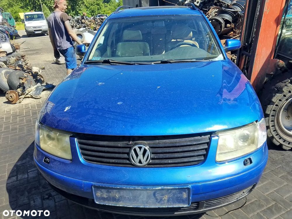 Volkswagen Passat B5 Przed Lift 4MOTION! (97-00r.) 2.8 B 193KM. Silnik ALG pasuje do ACK, AHA, APR, AQD, ATQ Skrzynia  DJR  [ Syncro/ 4motion] lakier R5V LR5V C3.Cały na części.GWARANCJA !!! Przód Tył Zestaw Komplet Drzwi Klapa Zderzak Błotnik Maska Grill Atrapa Szyba Pas Lampa Lusterko Boczki Fotel Kanapa Kokpit Deska Rozdzielcza Przełącznik Włącznik Sterownik Przewody Wiązka Instalacja Moduł Komputer Czujnik Listwa Pompa Alternator Wtryski Głowica Rozrusznik Kompresor Sprzęgło Dwumas Silnik Skrzynia ABS Klimatyzacji Paliwa Wspomagania Kolektor Turbina Przepustnica Zawór Chłodnica Koło Hak Belka Sanki Zawieszenie Mcpherson Półoś Amortyzator Wydech Tłumik Zacisk Most - 2