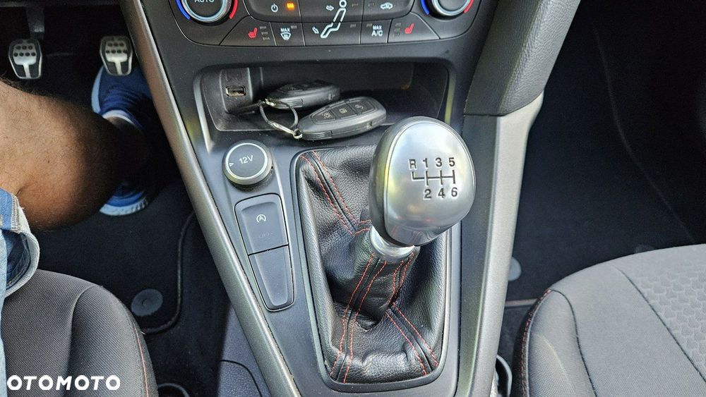 Ford Focus 1.5 EcoBoost STart-Stopp-System ST-LINE - 36