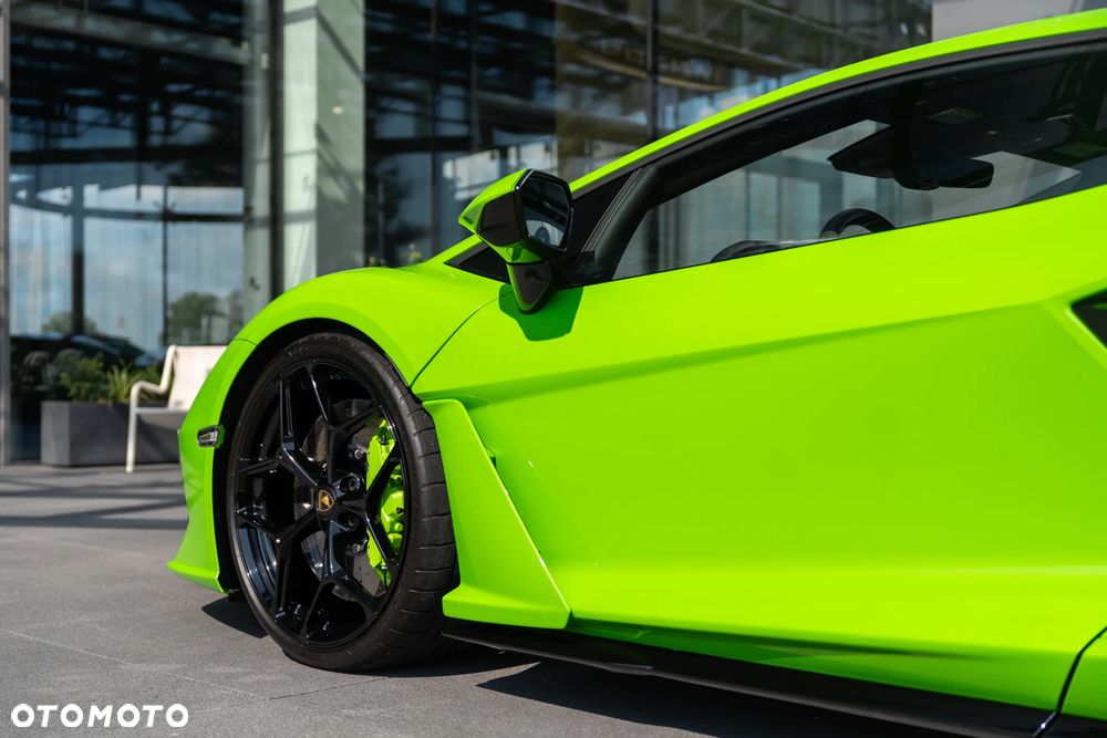 Lamborghini Revuelto - 10