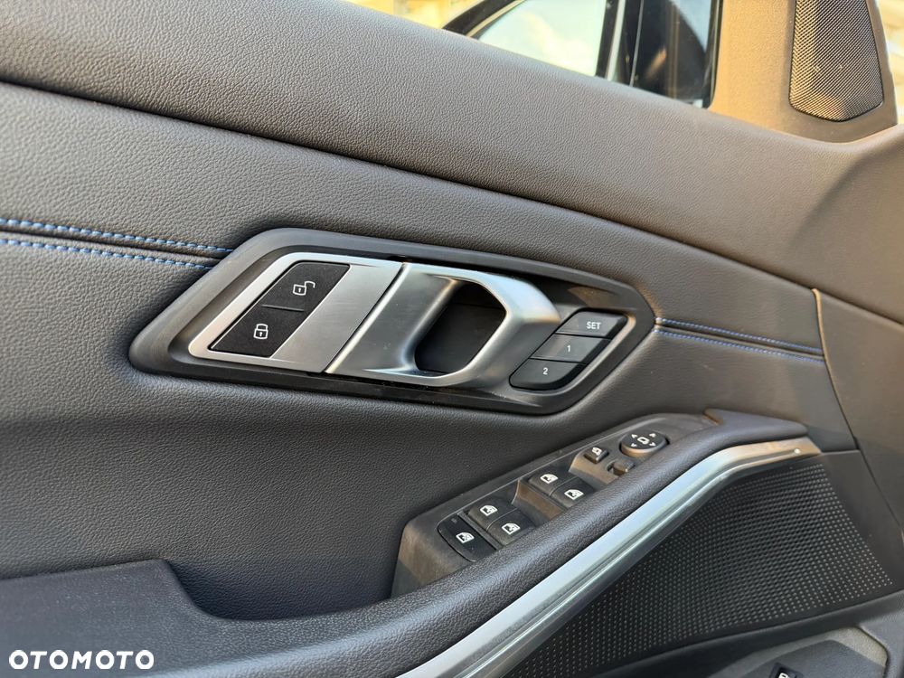 BMW Seria 3 330e M Sport sport - 11