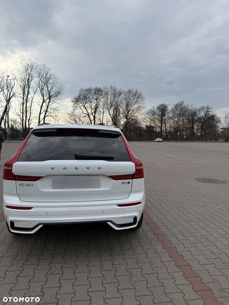 Volvo XC 60 B5 B AWD Plus Dark - 5