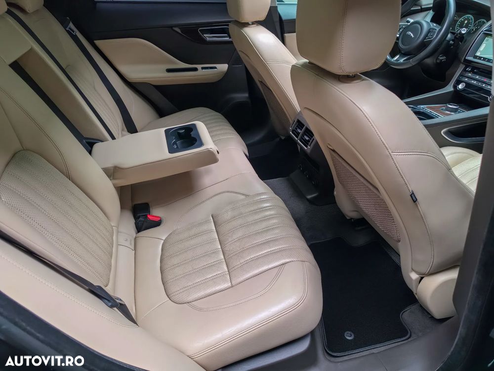 Jaguar F-Pace 20d AWD Portfolio - 39