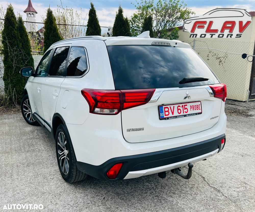 Mitsubishi Outlander 2.2 DI-D 4WD Automatik Intense - 3