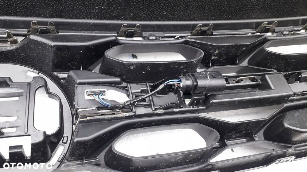 grill T-Roc 2GA R line podświetlany atrapa led 2GA 853 653H - 6