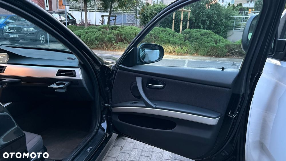 BMW Seria 3 320d Efficient Dynamics - 36