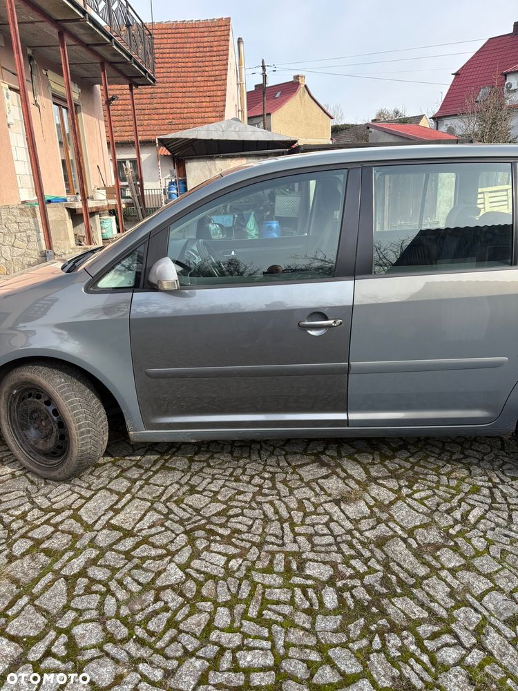 Volkswagen Touran ver-1-9-tdi-dpf-conceptline - 3