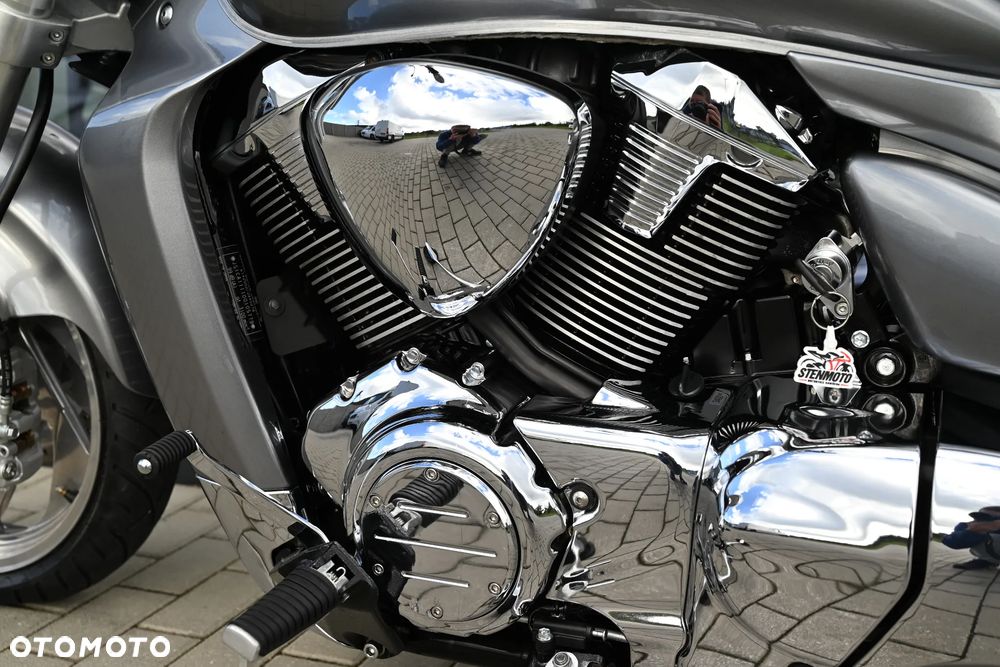 Suzuki Intruder - 11