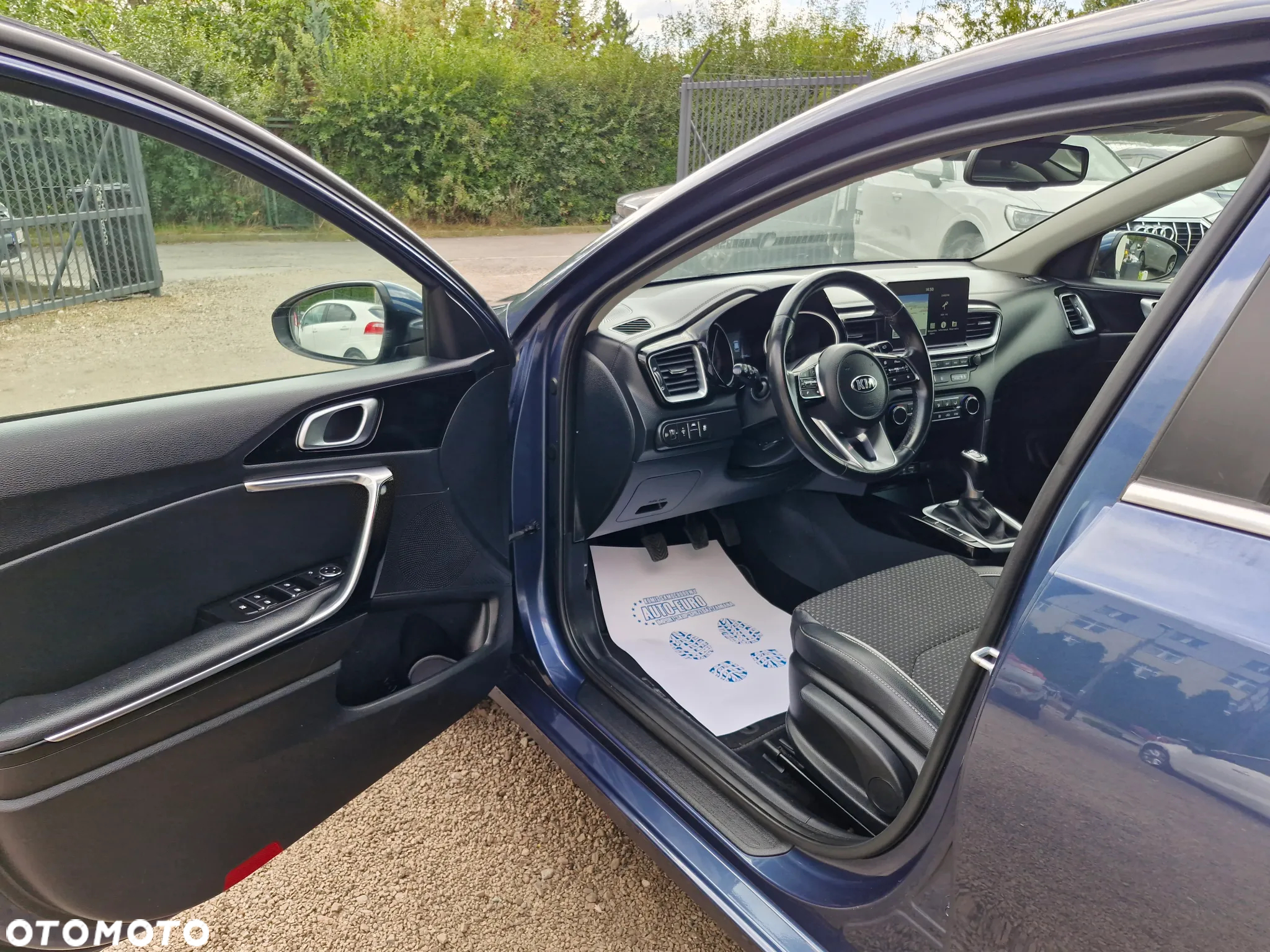 Kia Ceed - 11