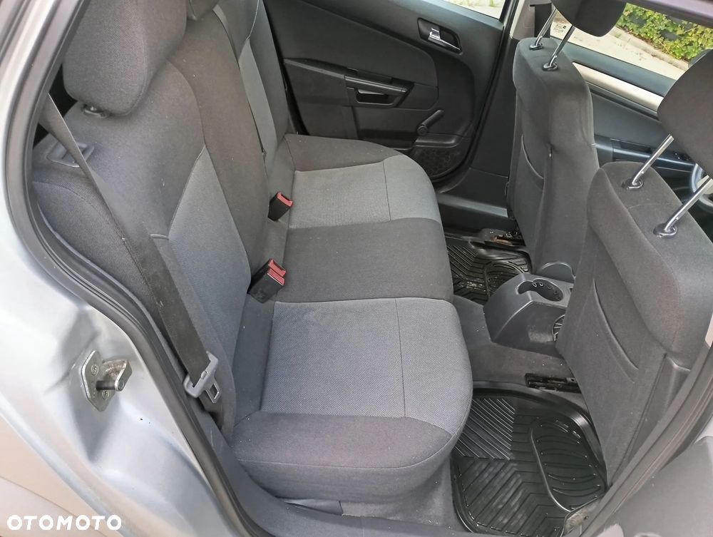Opel Astra 1.6 Enjoy - 11