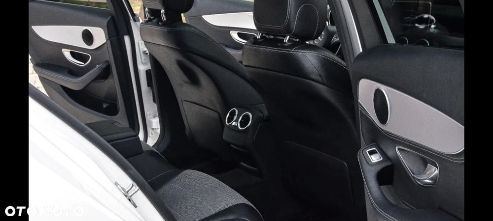 Mercedes-Benz Klasa C 180 CGI BlueEff Avantgarde - 25