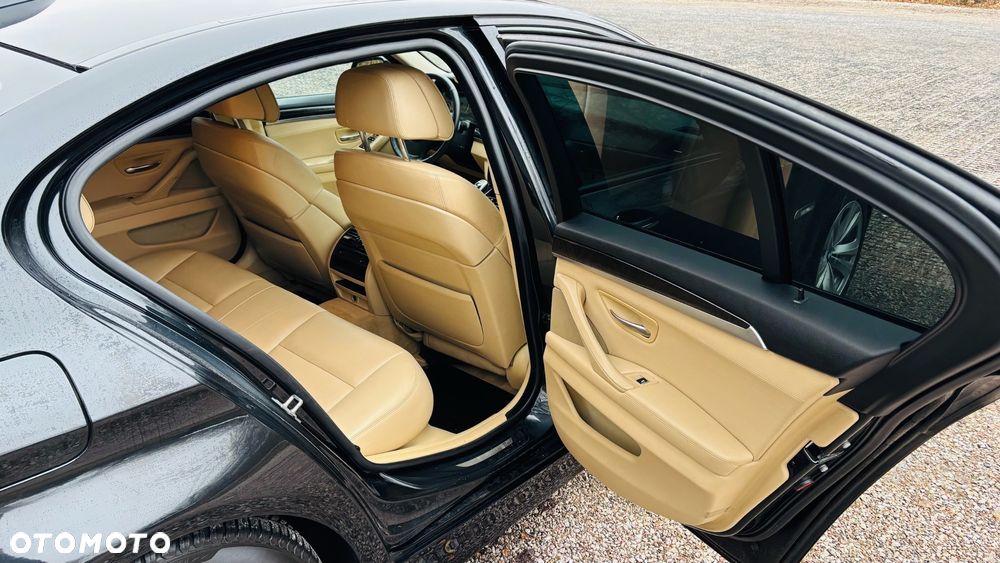 BMW Seria 5 535i xDrive Luxury Line - 13