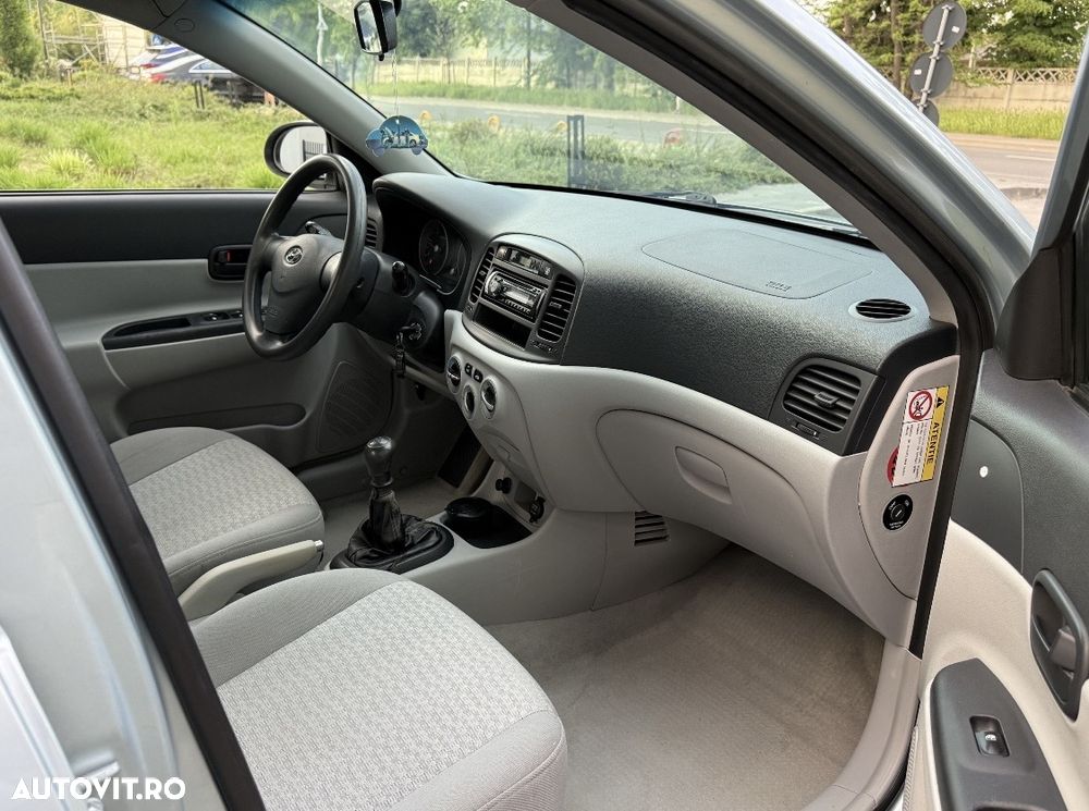 Hyundai Accent - 6