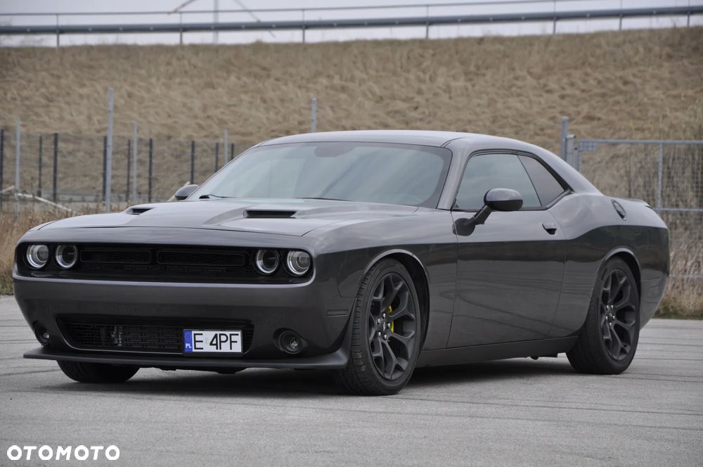 Dodge Challenger - 2