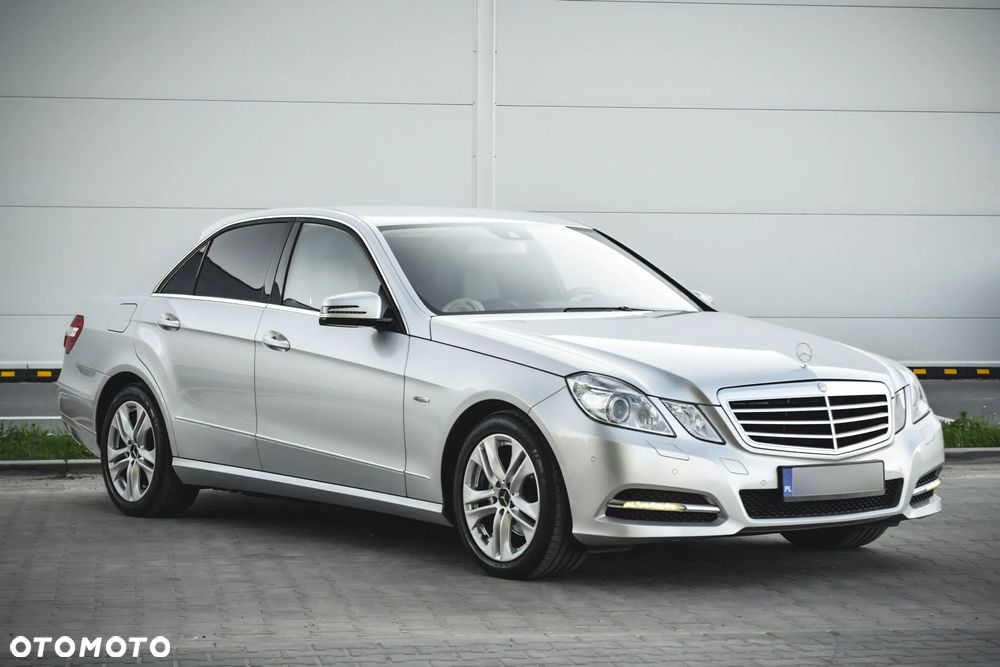 Mercedes-Benz Klasa E 200 CGI BlueEFFICIENCY 7G-TRONIC Avantgarde - 19