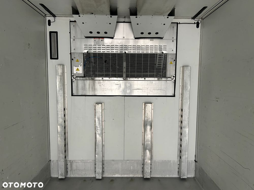 Schmitz Cargobull CARRIER VECTOR 1550 / WINDA z UDT / GRUBA ŚCIANA 7 CM / 4 ZAMKNIĘCIA / OŚ PODNOSZONA / BARDZO ŁADNE OPONY / AGREGAT TYLKO 2952 MOTOGODZIN !! - 39