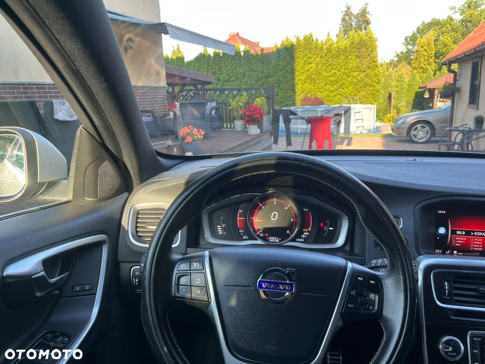Volvo V60 D4 R-Design - 14