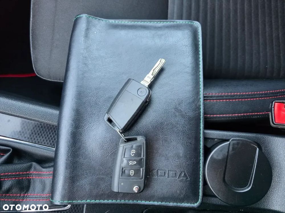 Skoda Octavia 2.0 TDI RS DSG - 28