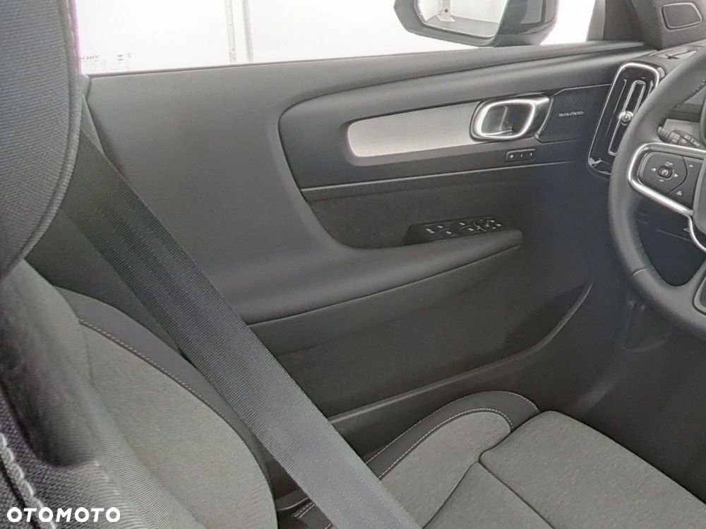 Volvo XC 40 B3 B DKG Plus Black Edition - 12