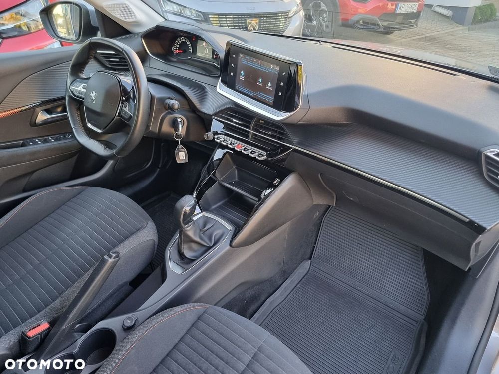Peugeot 208 - 17