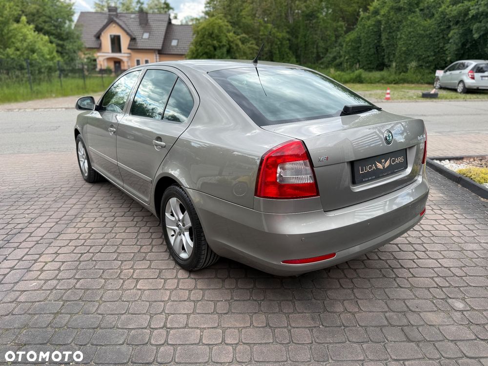 Skoda Octavia 1.6 Selection - 11