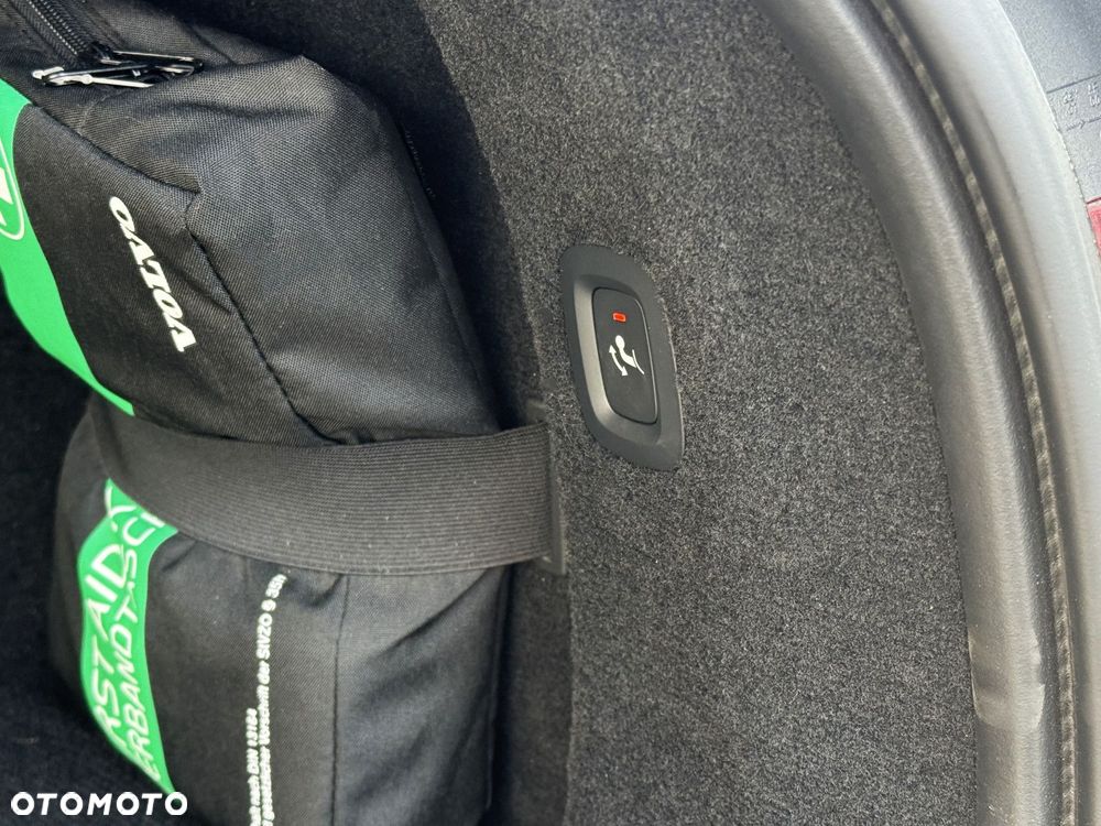 Volvo V90 Cross Country - 28