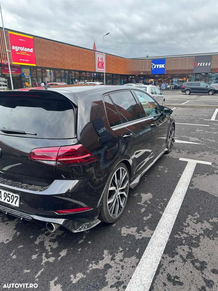 Volkswagen Golf - 10