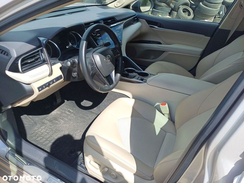 Toyota Camry 2.5 Hybrid Executive CVT - 9