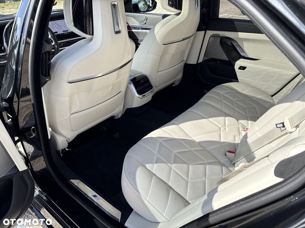 BMW Seria 7 - 15
