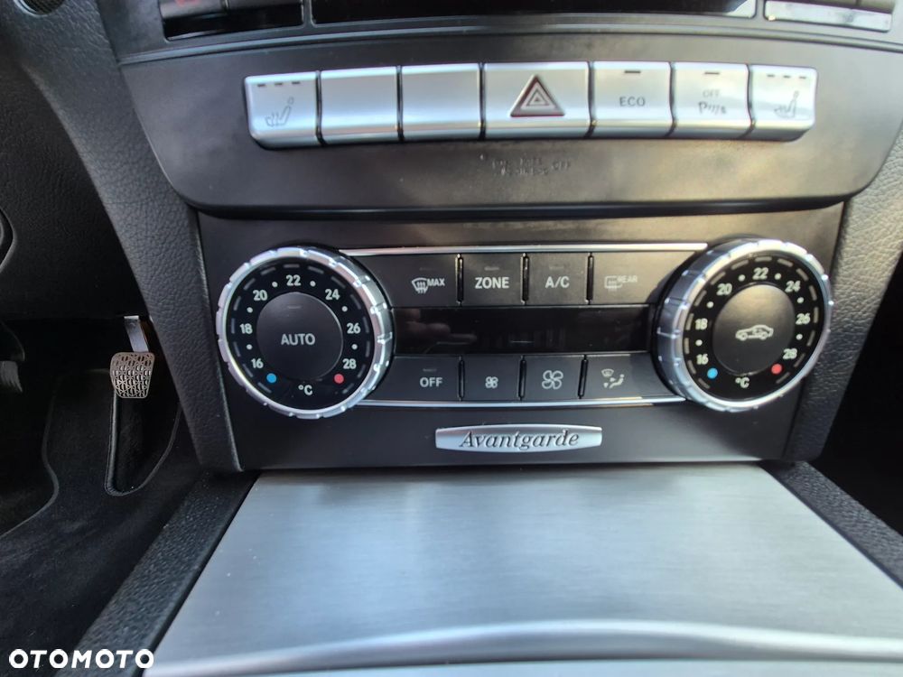 Mercedes-Benz Klasa C 180 (BlueEFFICIENCY) Avantgarde - 11