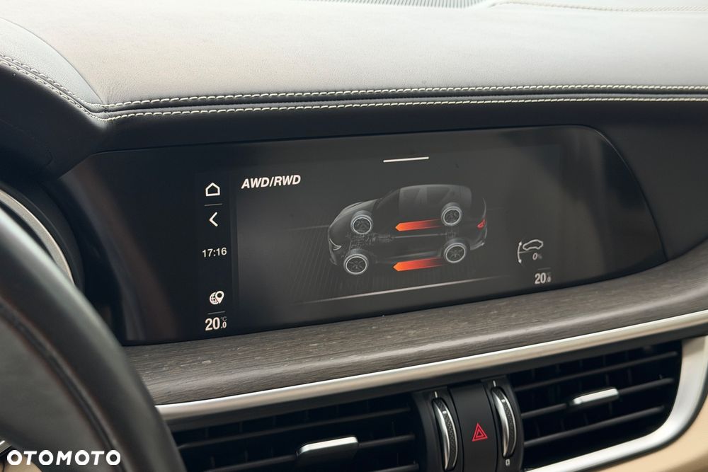 Alfa Romeo Stelvio 2.0 Turbo 6C Villa D'este Q4 - 28