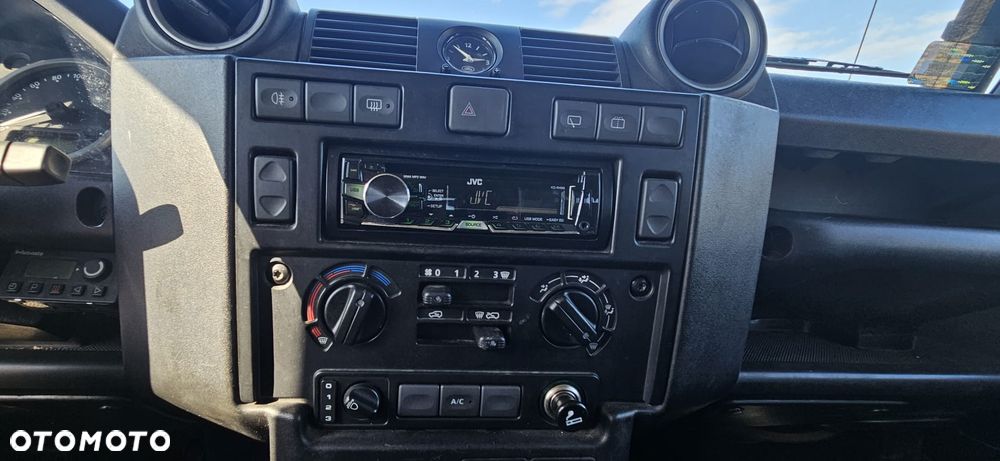 Land Rover Defender 2.4 TD4 SE - 14