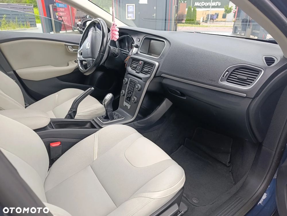 Volvo V40 D2 Momentum - 4