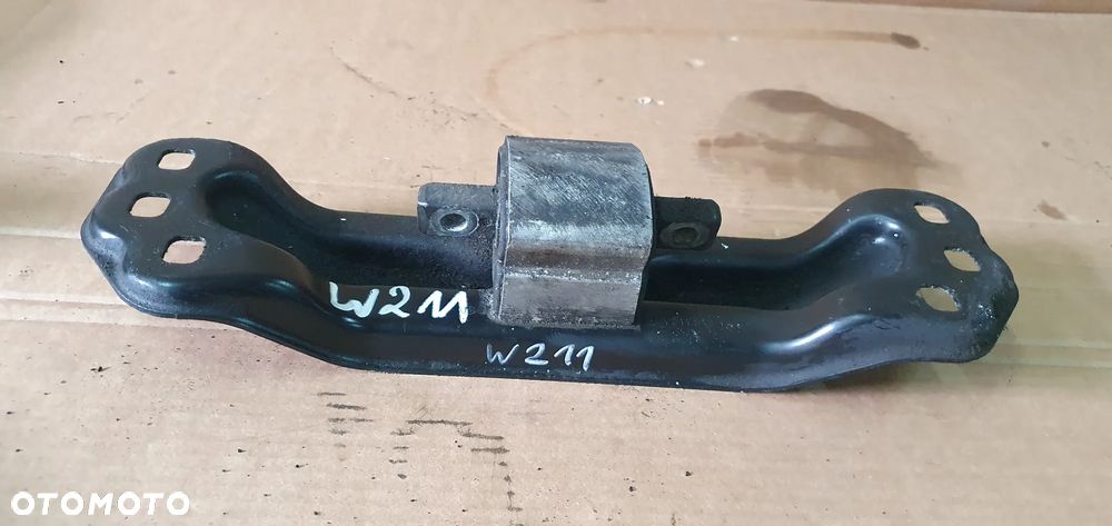 Łapa podpora skrzyni biegów Mercedes E-Klasa W211 3.2 CDI A2112421601 - 1