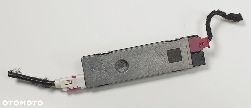 WZMACNIACZ ANTENY MERCEDES W204 A2048200189 - 2